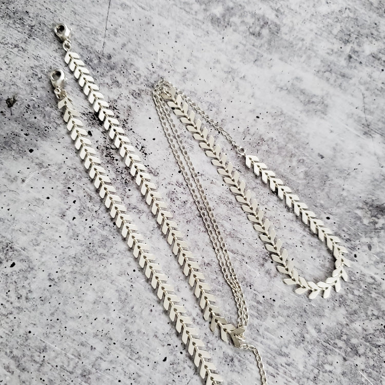 Silver Plated Fishbone Layering Glasses / Face Mask Chain Necklace
